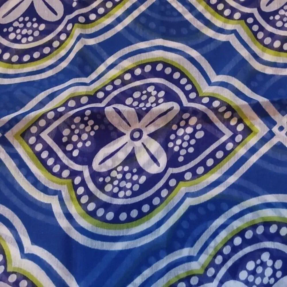 NWT G! Womens Beautiful Infinity Polyester Scarf, Colors of Blue,‎ White & Green